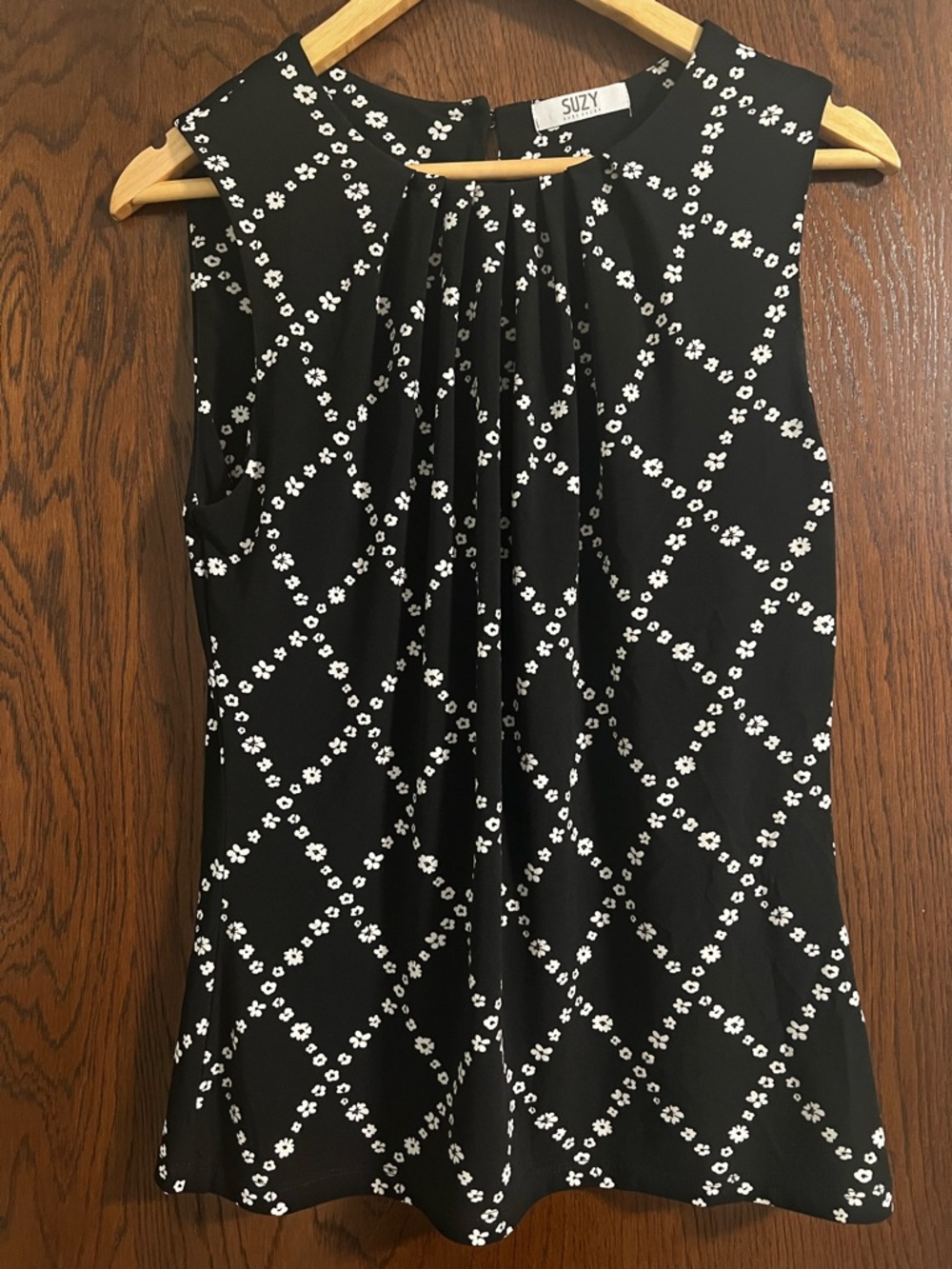 Suzy Shiee Sleeveless Black & White Floral Diamond Top